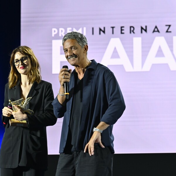 Paola Cortellesi Riceve Il Pegaso D&#039;oro Da Rosario Fiorello